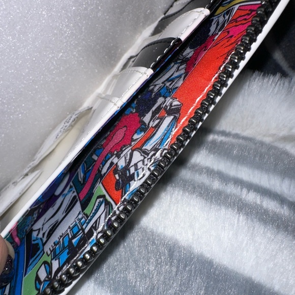 Loungefly Licensed Disney Star Wars Stormtrooper Lenticular Zip-Around Wallet - Picture 9 of 10